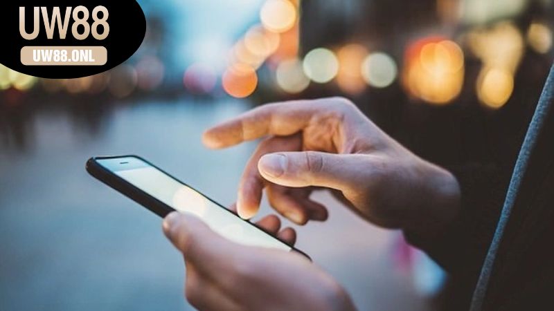 Các lưu ý khi chơi uw88 bằng điện thoại để đảm bảo an toàn
